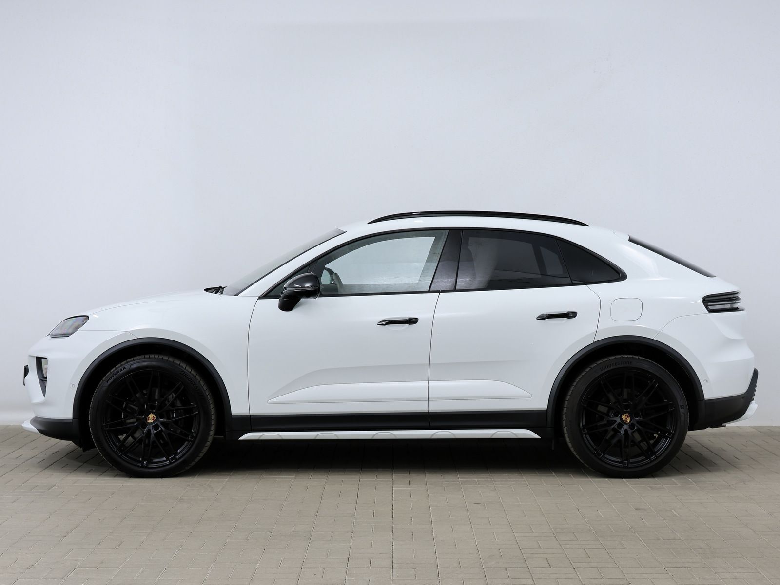 Porsche Macan 4 2024, photo 2/34