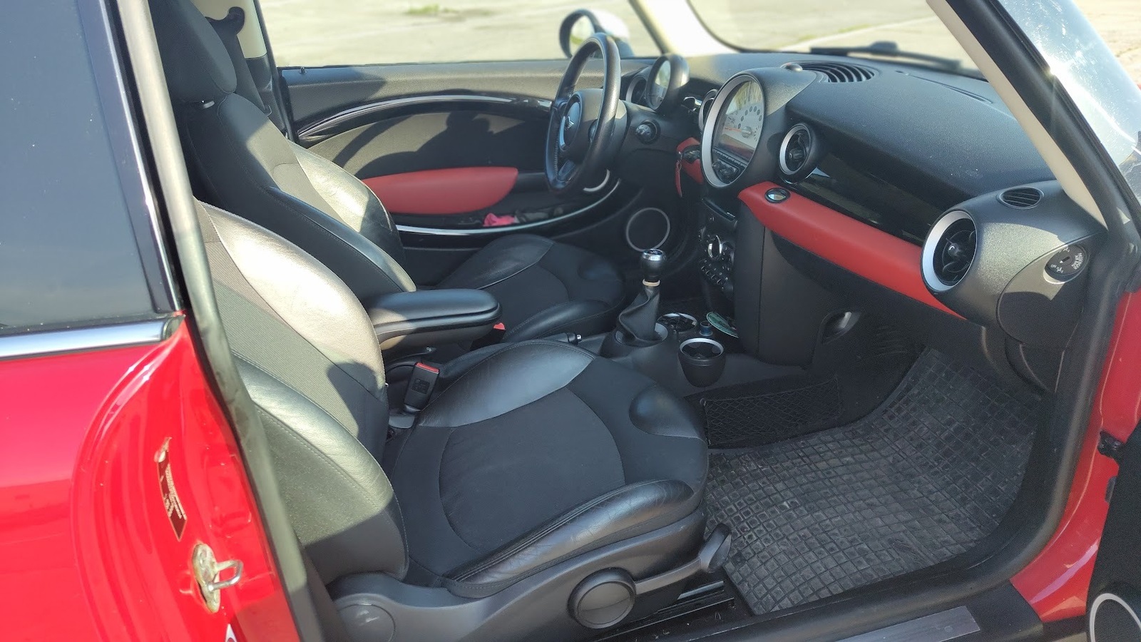 MINI Cooper 2011, kuva 5/6