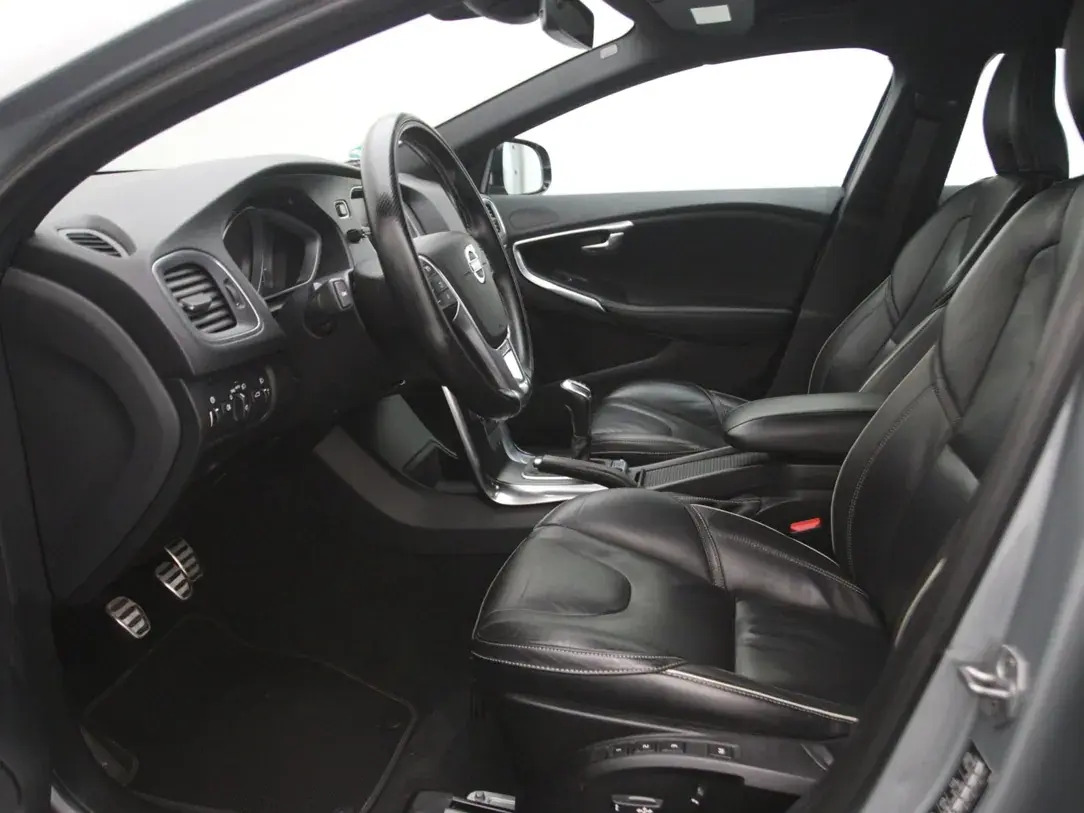 Volvo V40 R-Design Business 2.0 140kW 2014, kuva 4/10