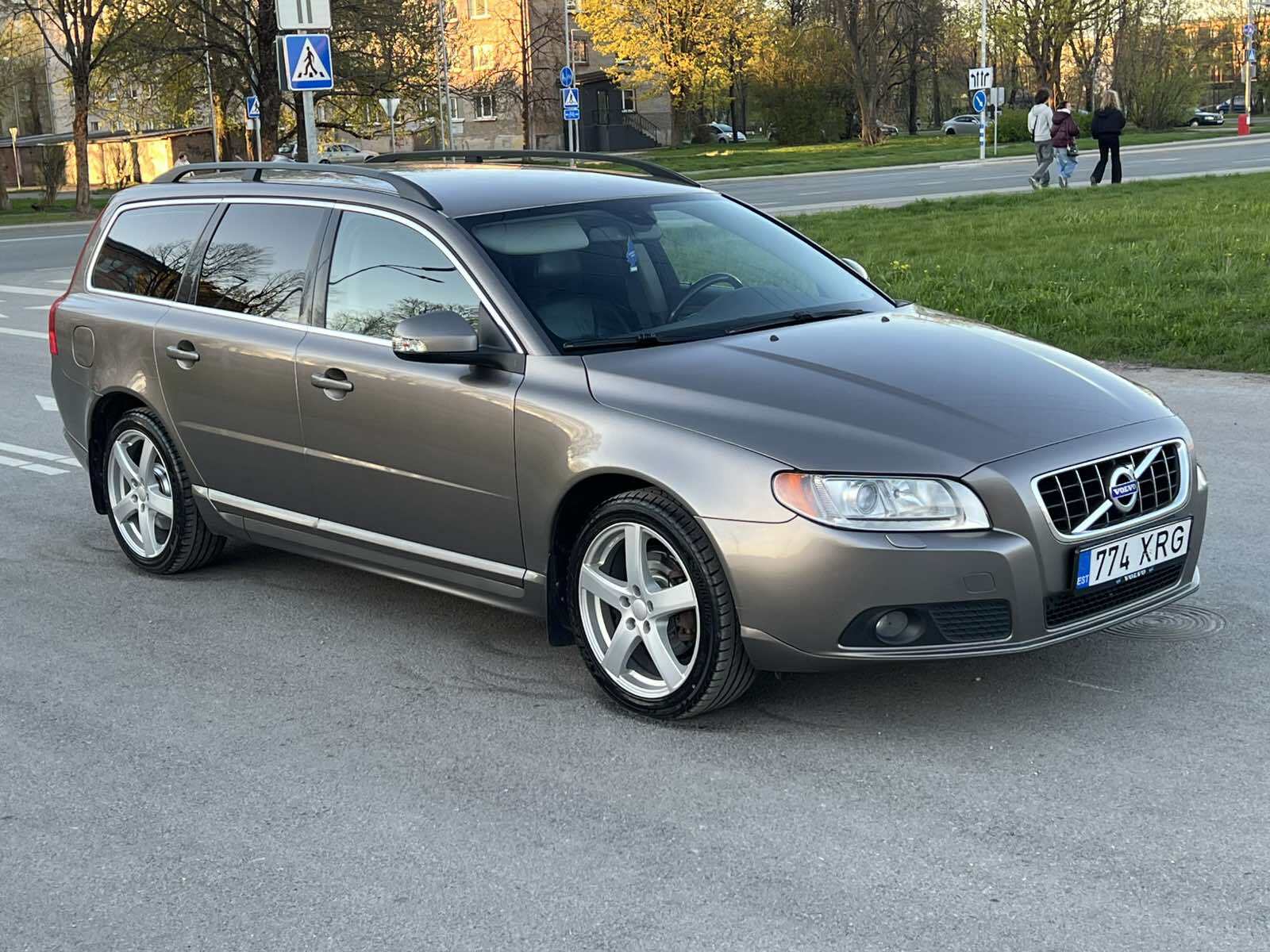 Volvo V70 2009, kuva 2/10