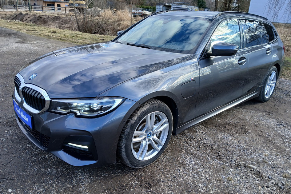 BMW 330, 2022, 2.0, 215 kW, įkraunamas hibridas (benzinas/elektra), automatinė, galiniai varomieji ratai