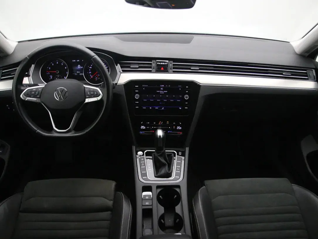 Volkswagen Passat 2021, photo 2/36