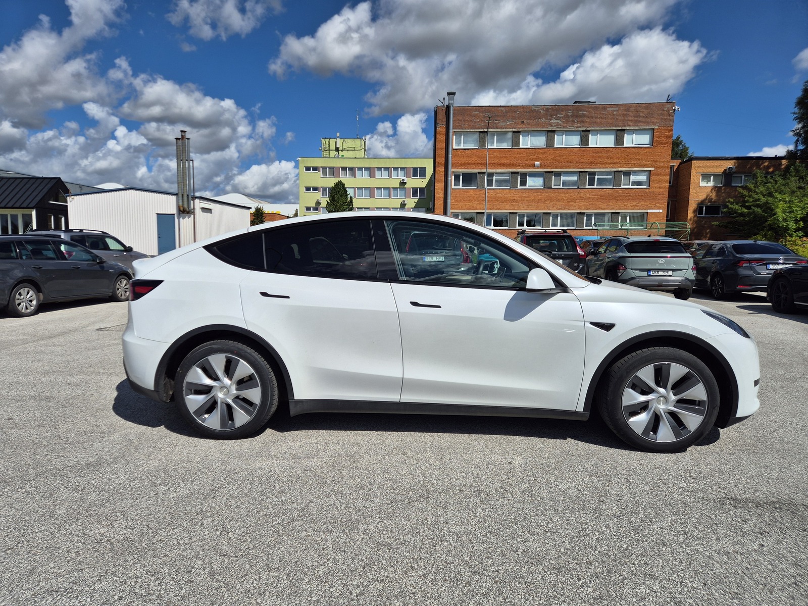 Tesla Model Y 220kW 2023, photo 4/23