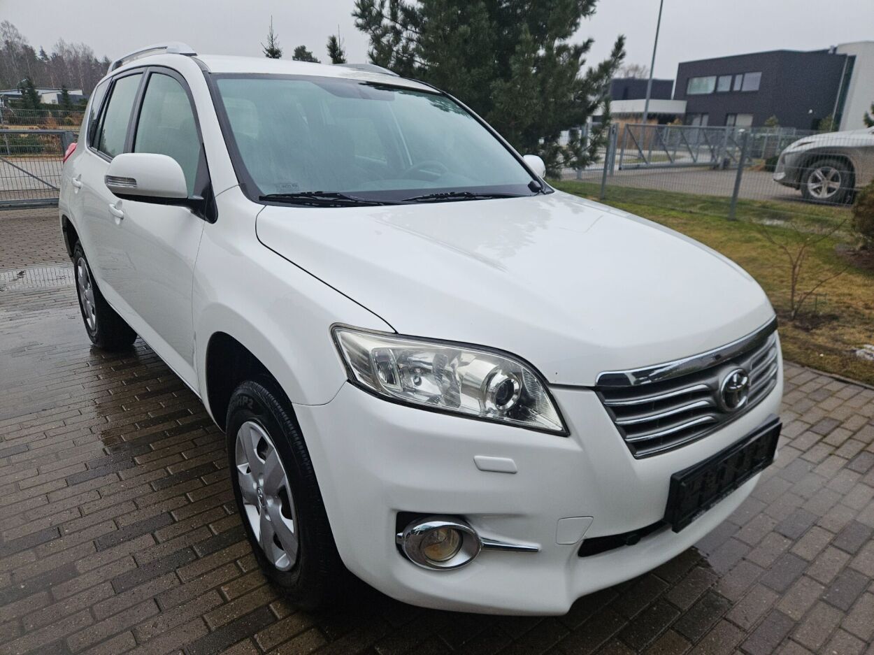 Toyota RAV4 2010, kuva 2/6