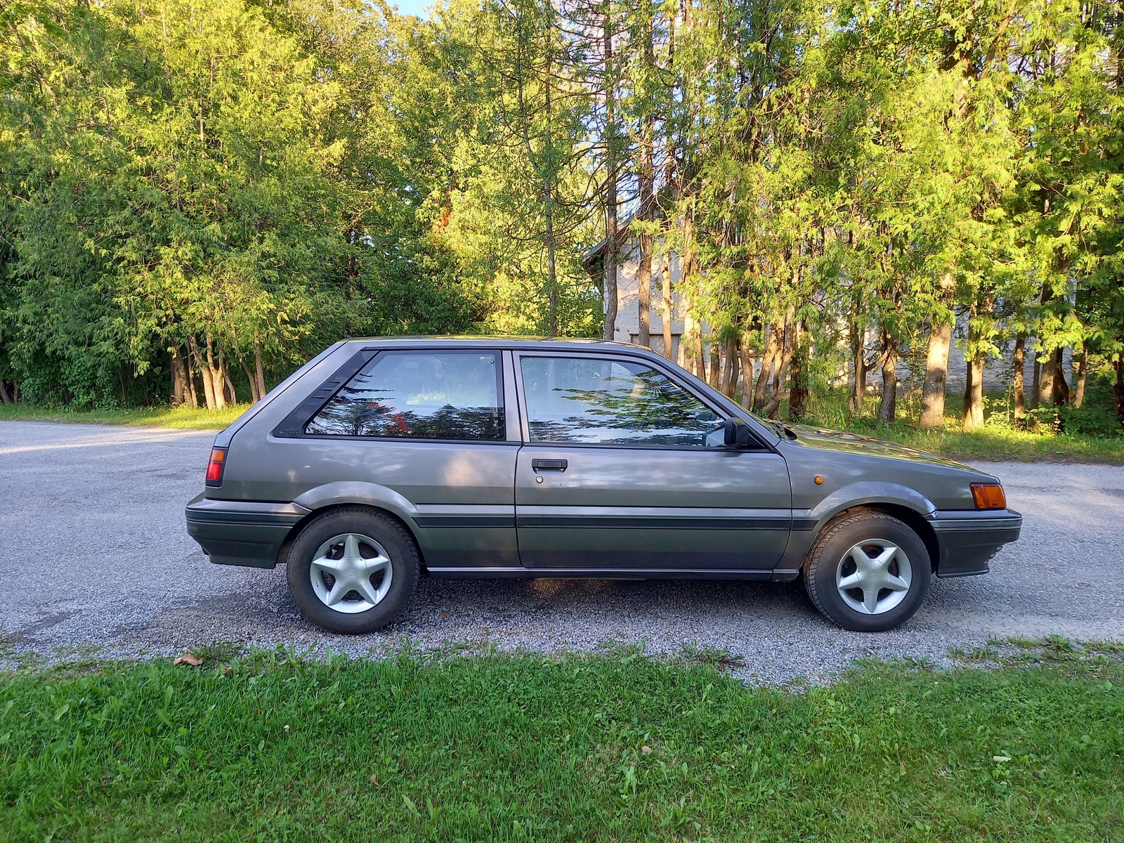 Nissan Sunny 1987, photo 3/9