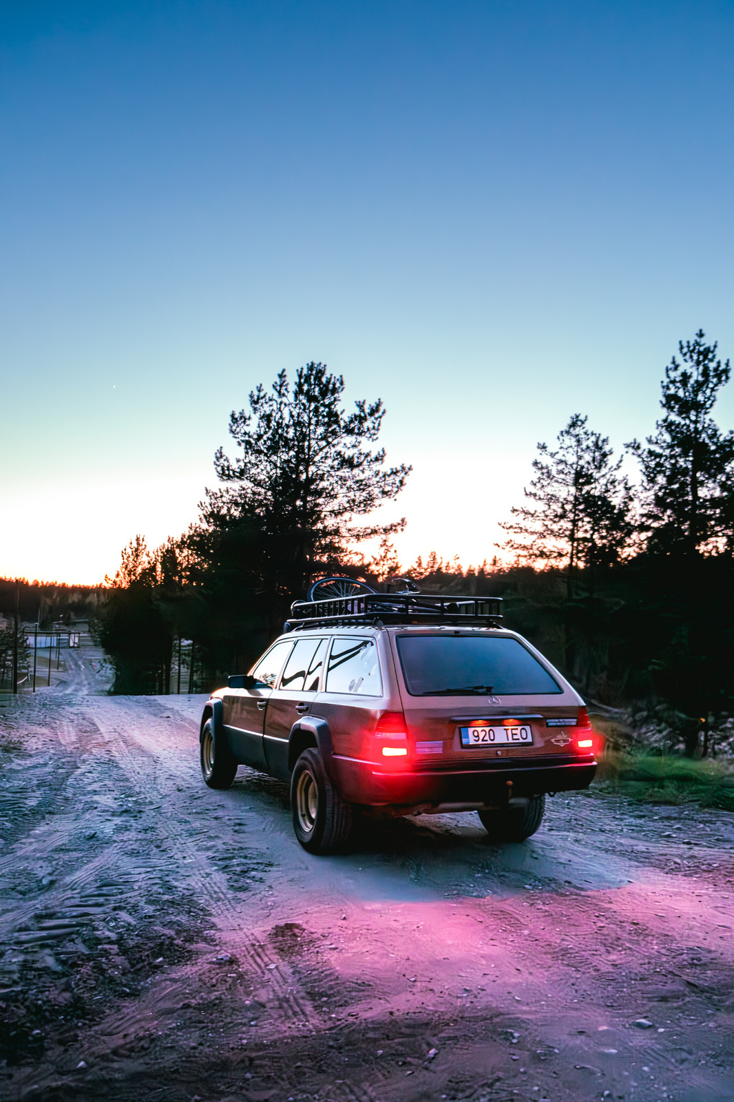 Mercedes-Benz E 220 1993, photo 3/10