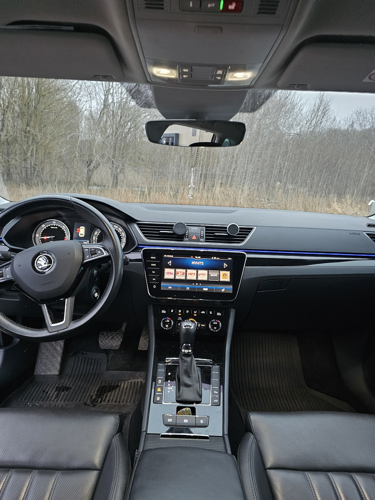 Škoda Superb 2018, photo 5/5
