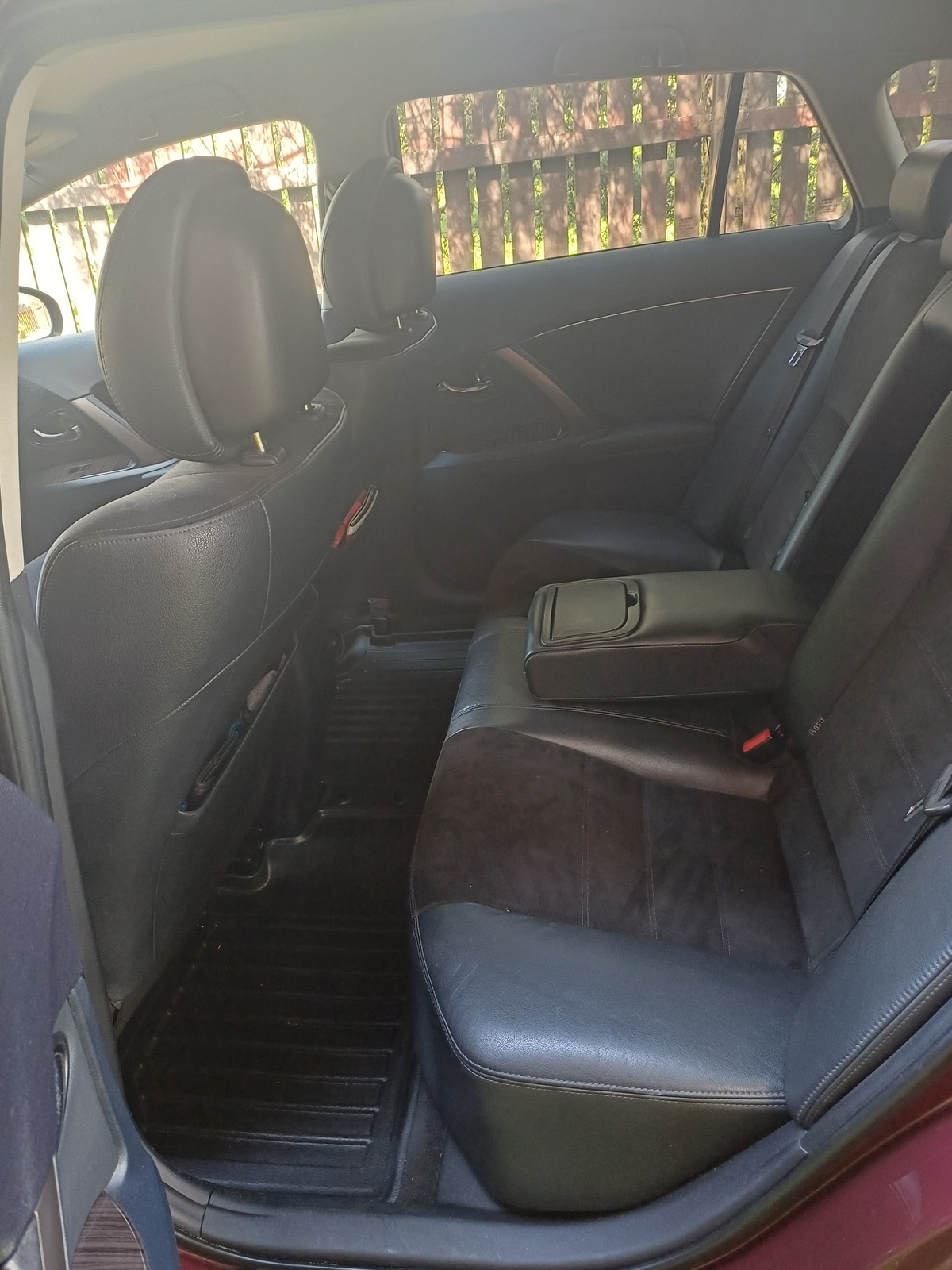 Toyota Avensis 2012, photo 5/6