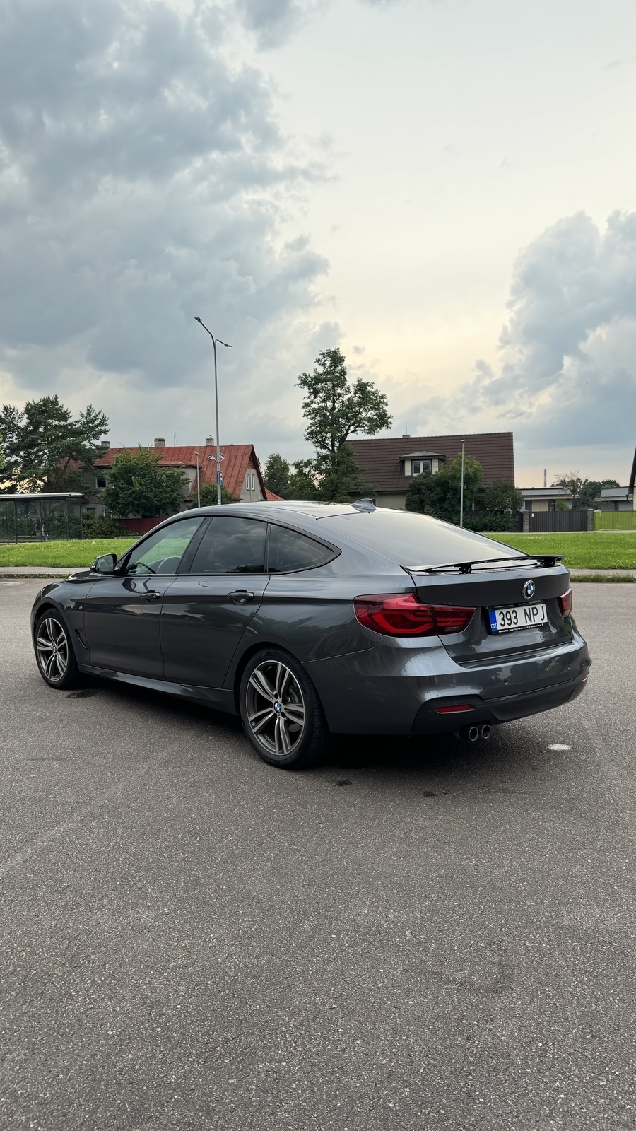 BMW 320 2019, photo 2/10