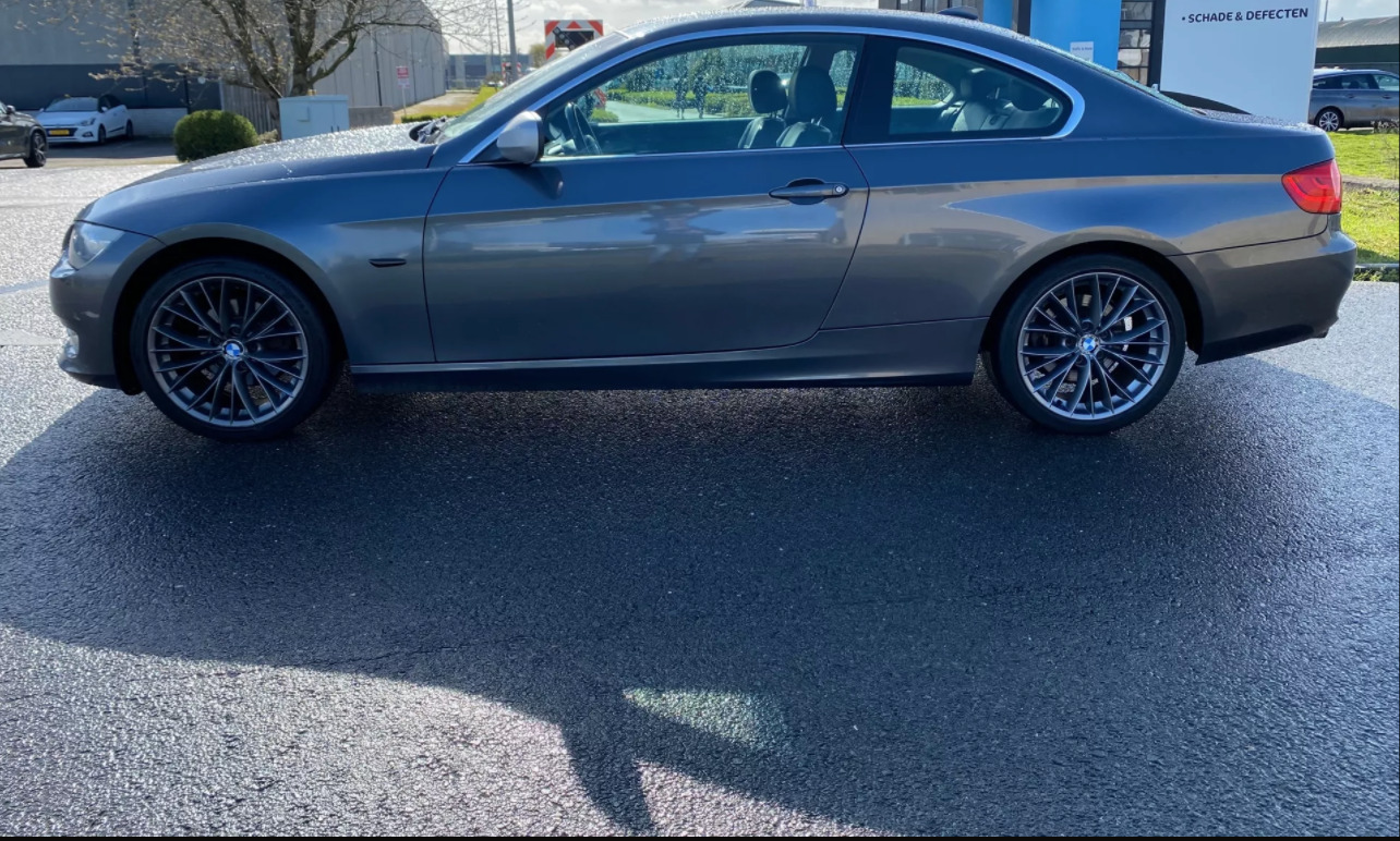BMW 320 2011, photo 2/10