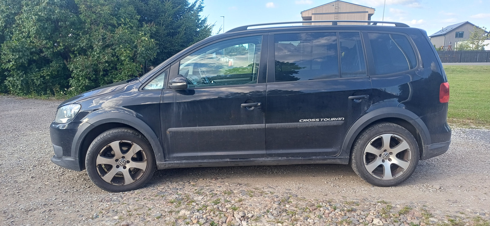Volkswagen Touran 2012, photo 2/10