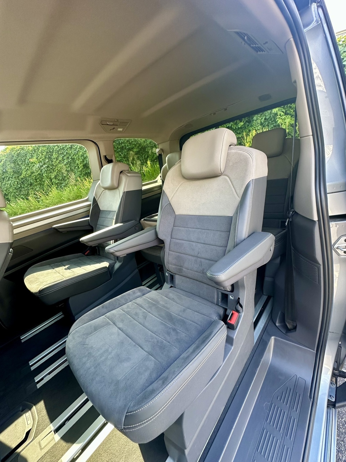 Volkswagen Multivan 2023, photo 7/18