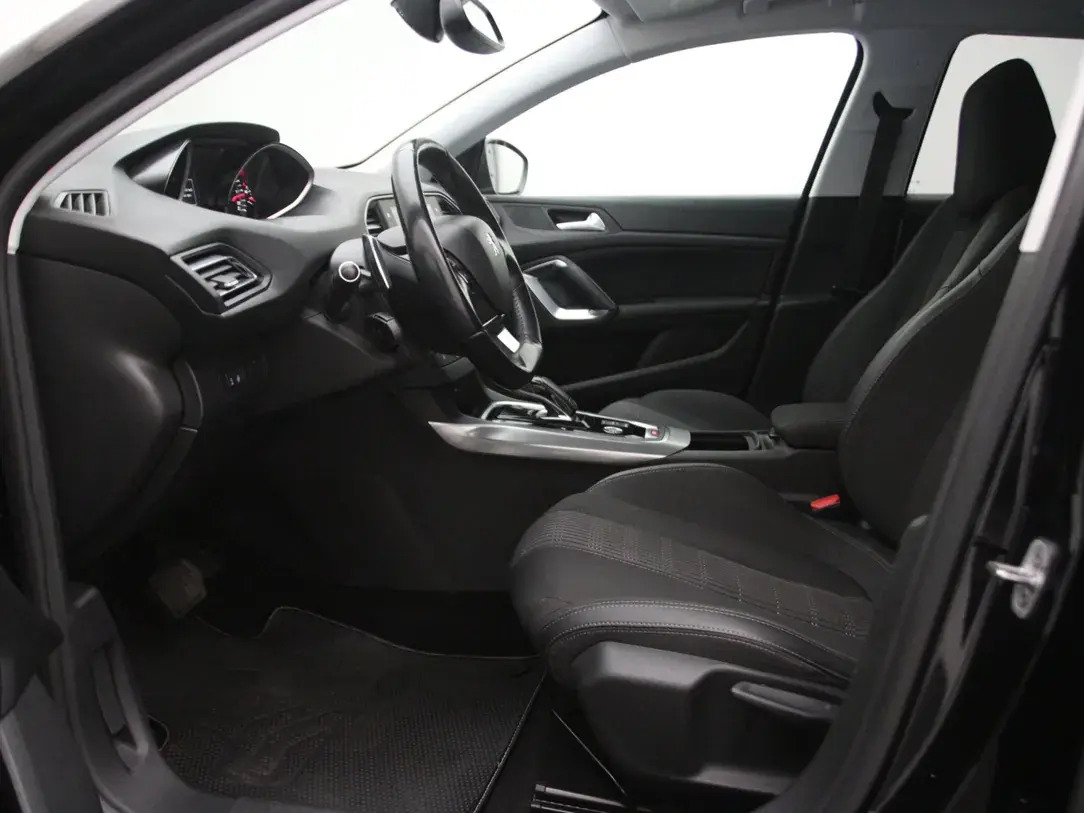 Peugeot 308 2021, photo 4/31