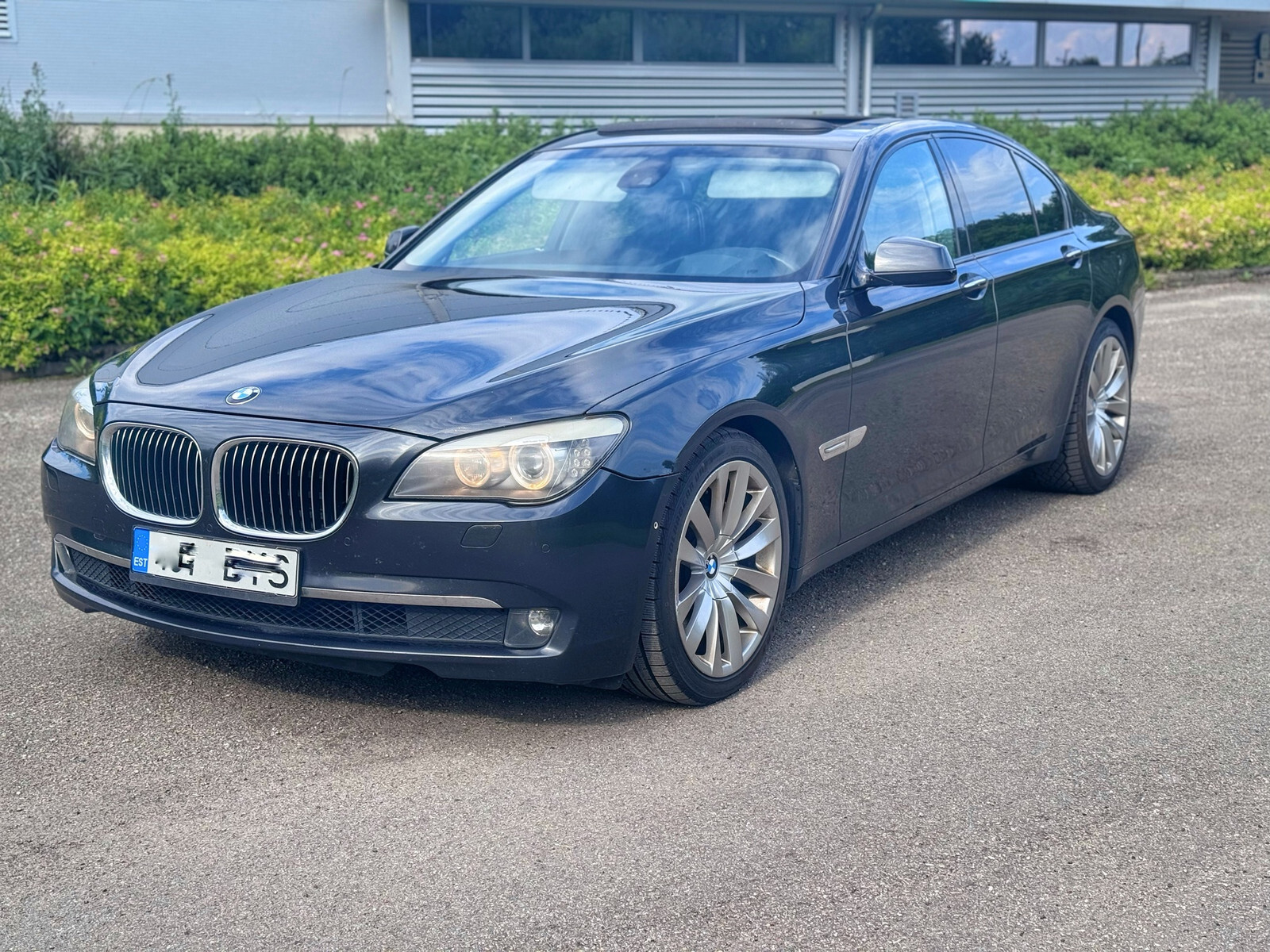 BMW 730
