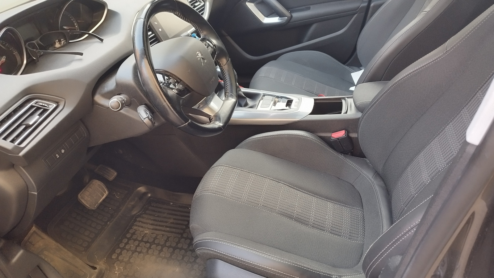 Peugeot 308 2018, kuva 6/15