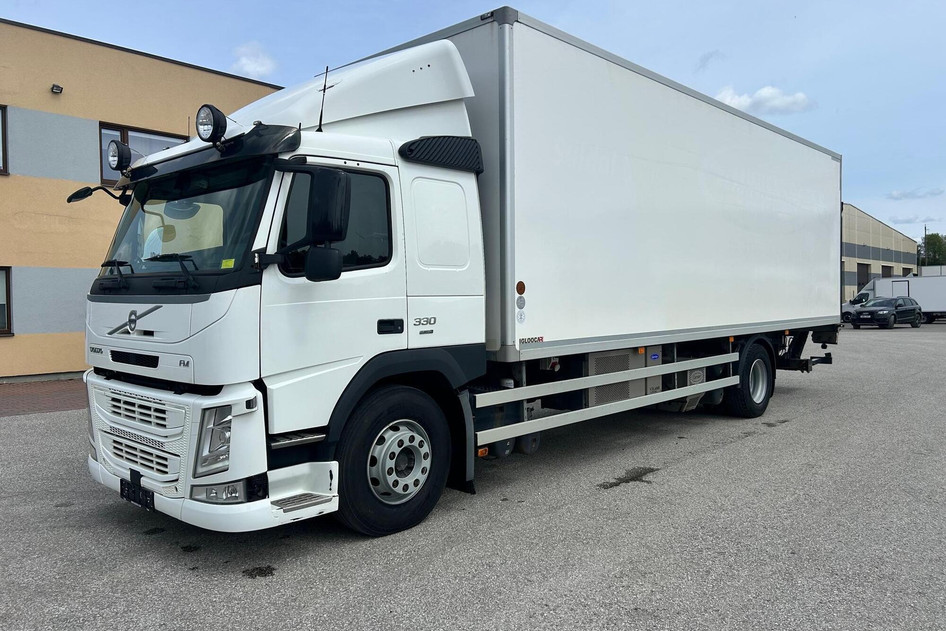Volvo FM330 4X2 EURO6 + CARRIER + DOUBLE STOCK, 2017, 250 kW, дизель, автомат