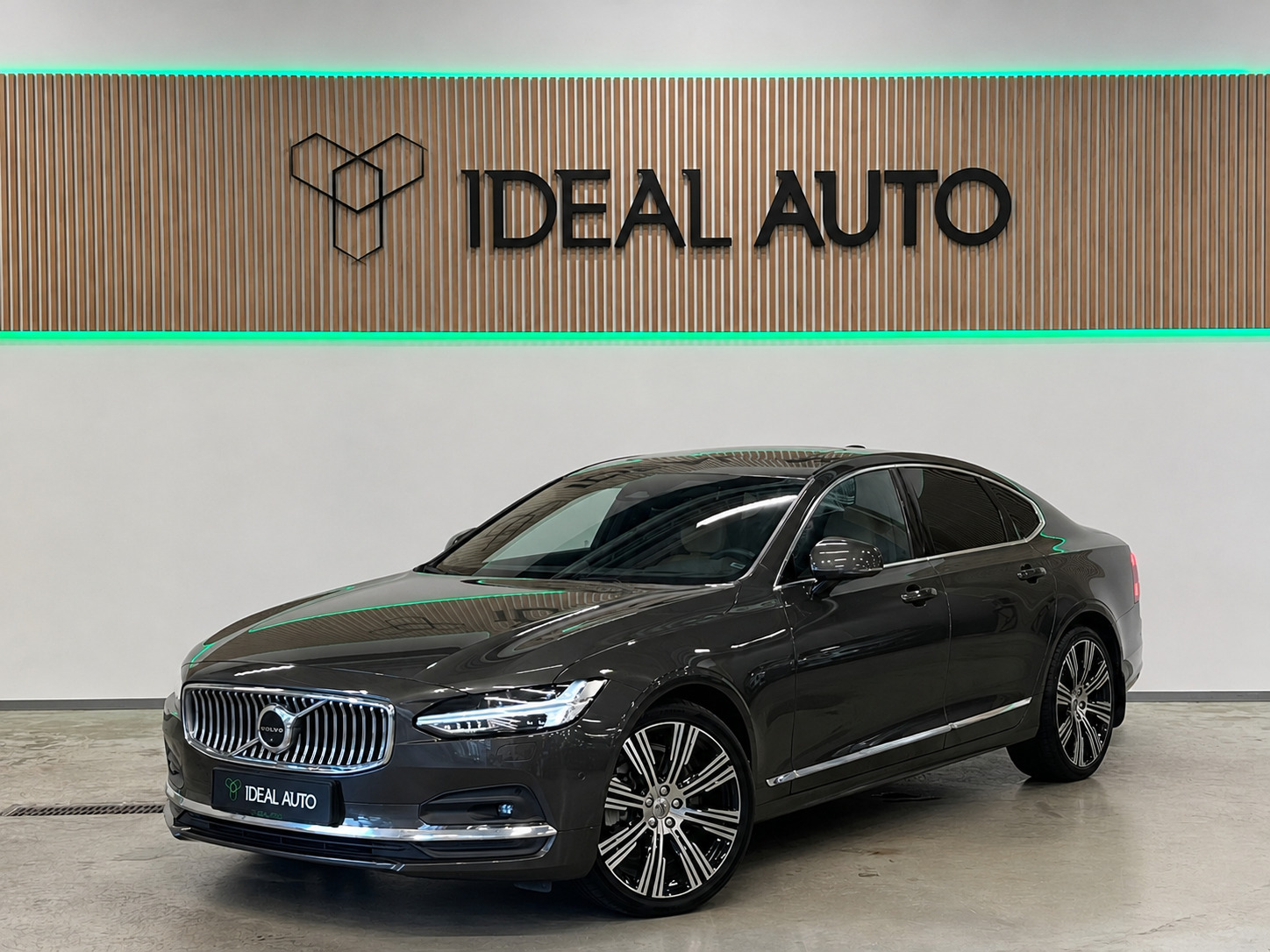 Volvo S90 Ultimate Bright AT AWD 220kW