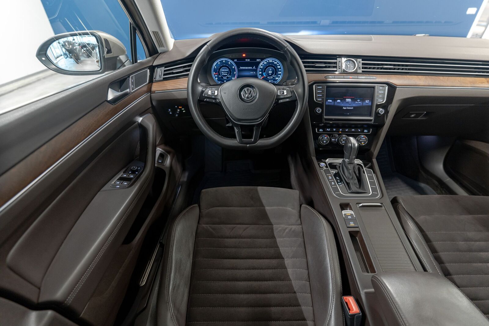 Volkswagen Passat 2016, photo 6/20