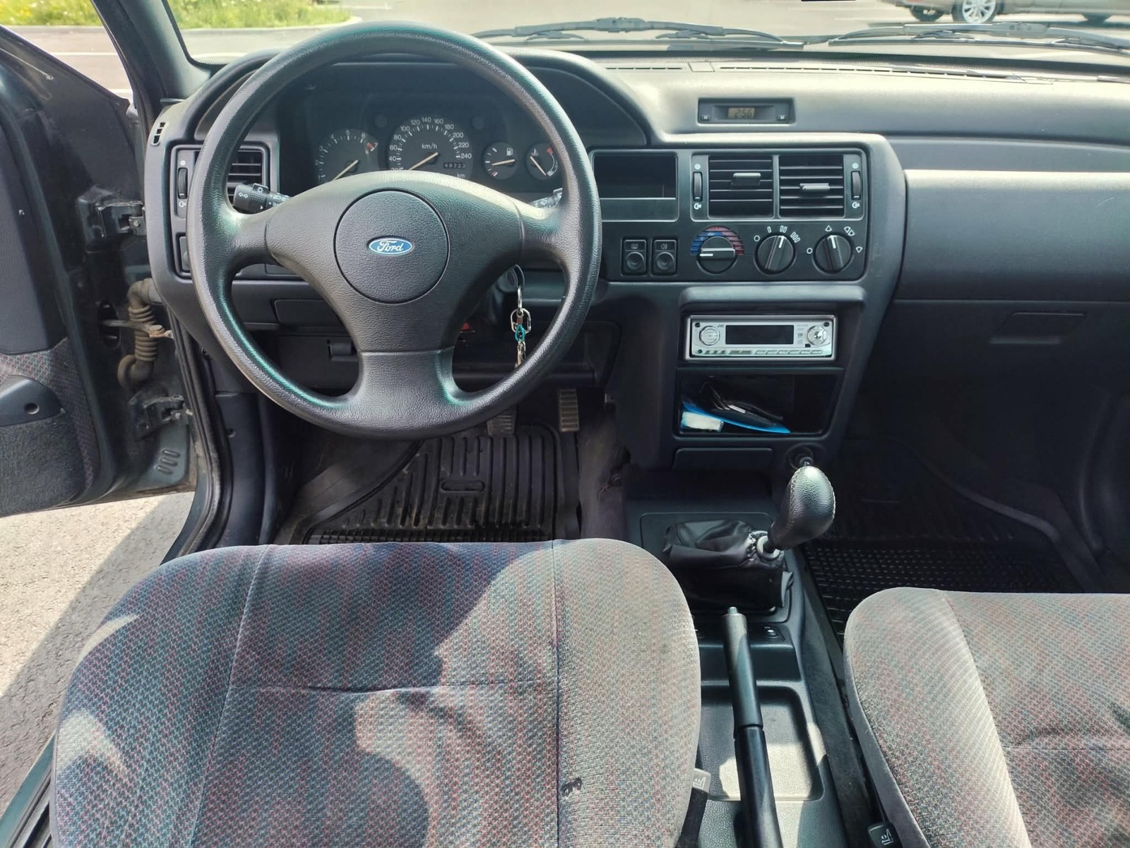 Ford Escort Ghia 1992, photo 7/8