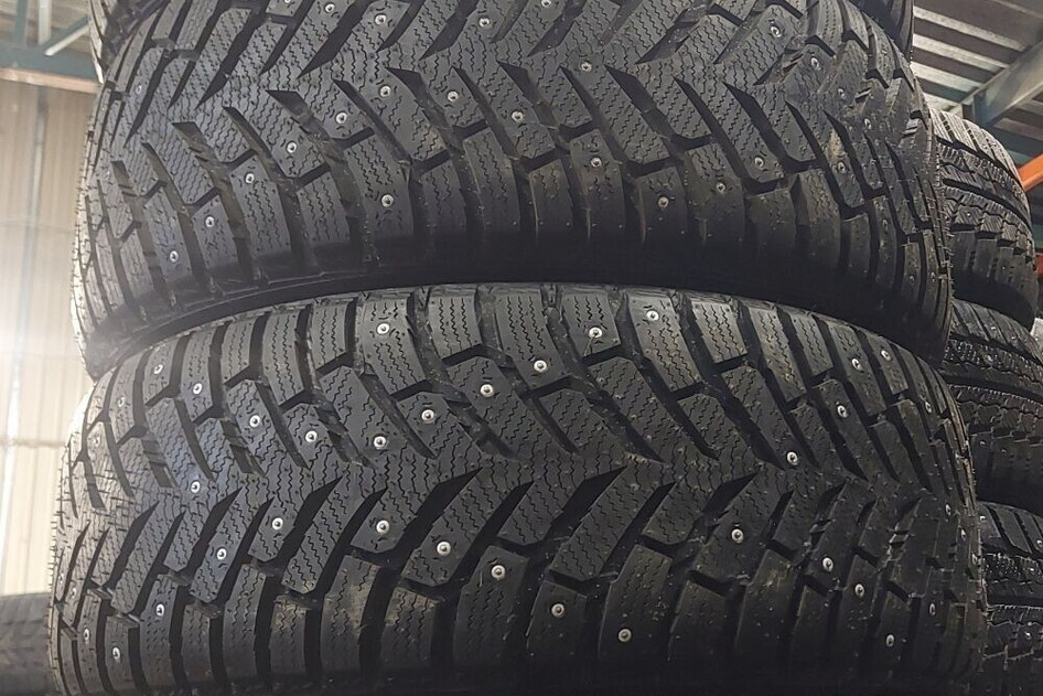 Подержанный шипованная шина 205/55R16 TOYO IceFreezer