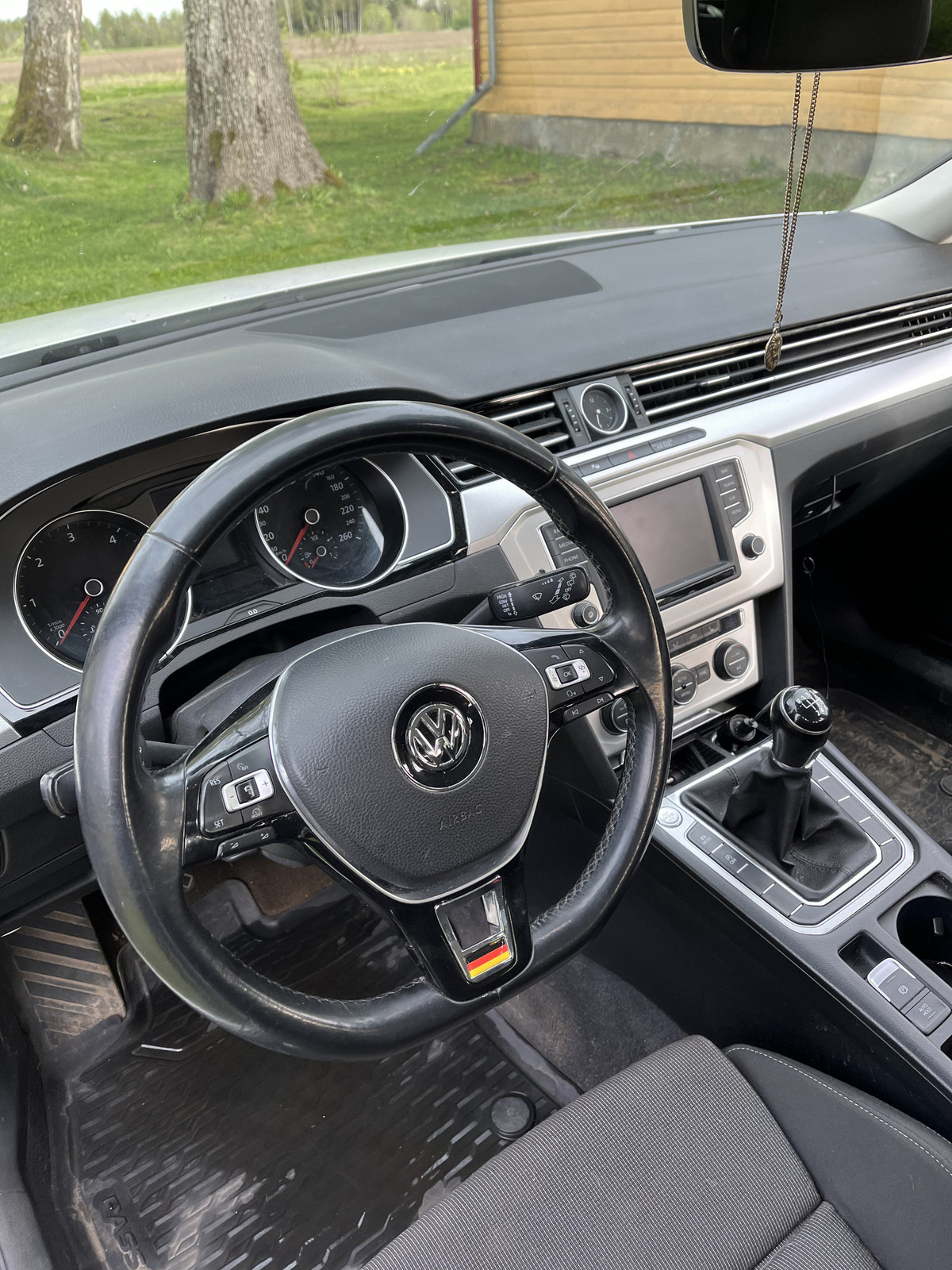 Volkswagen Passat 2017, photo 5/10