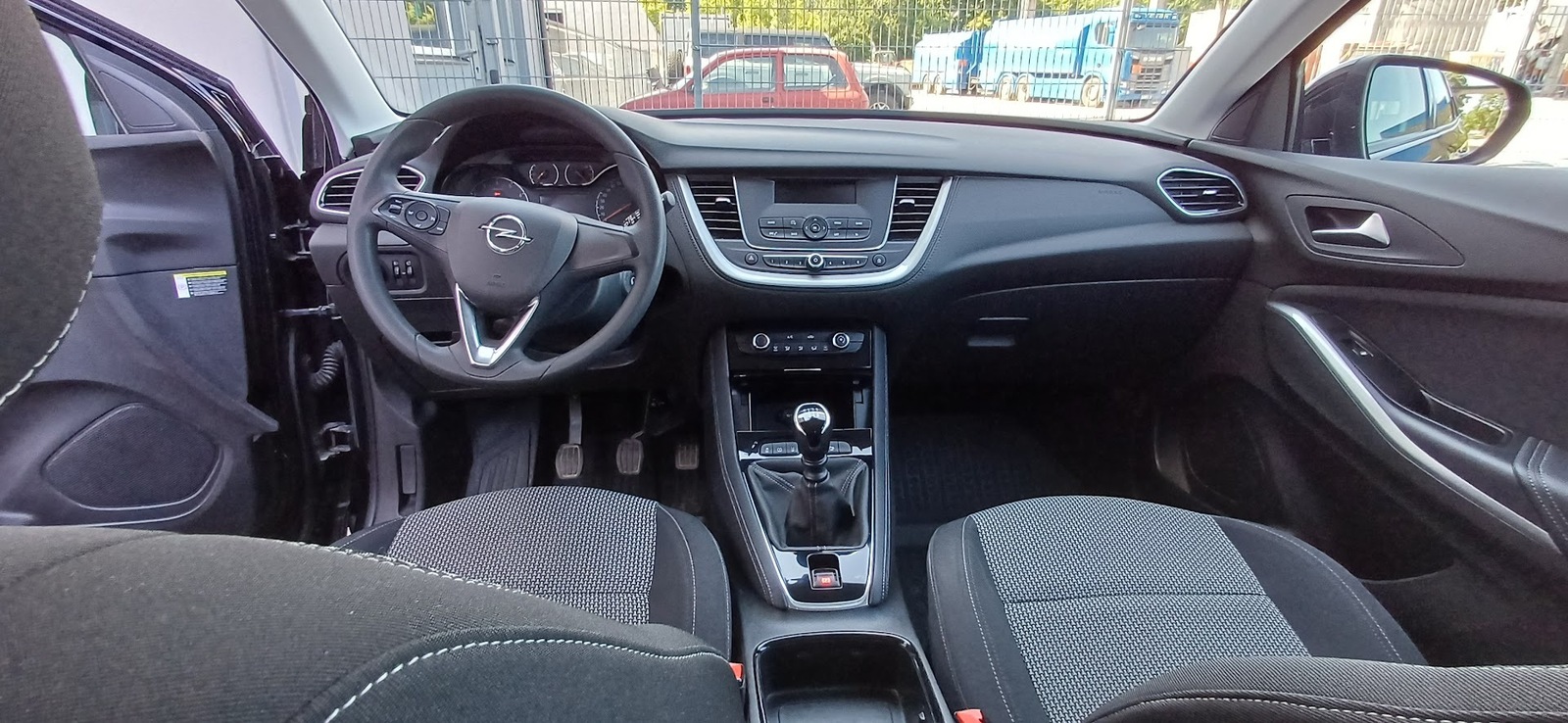 Opel Grandland X 2019, kuva 6/10