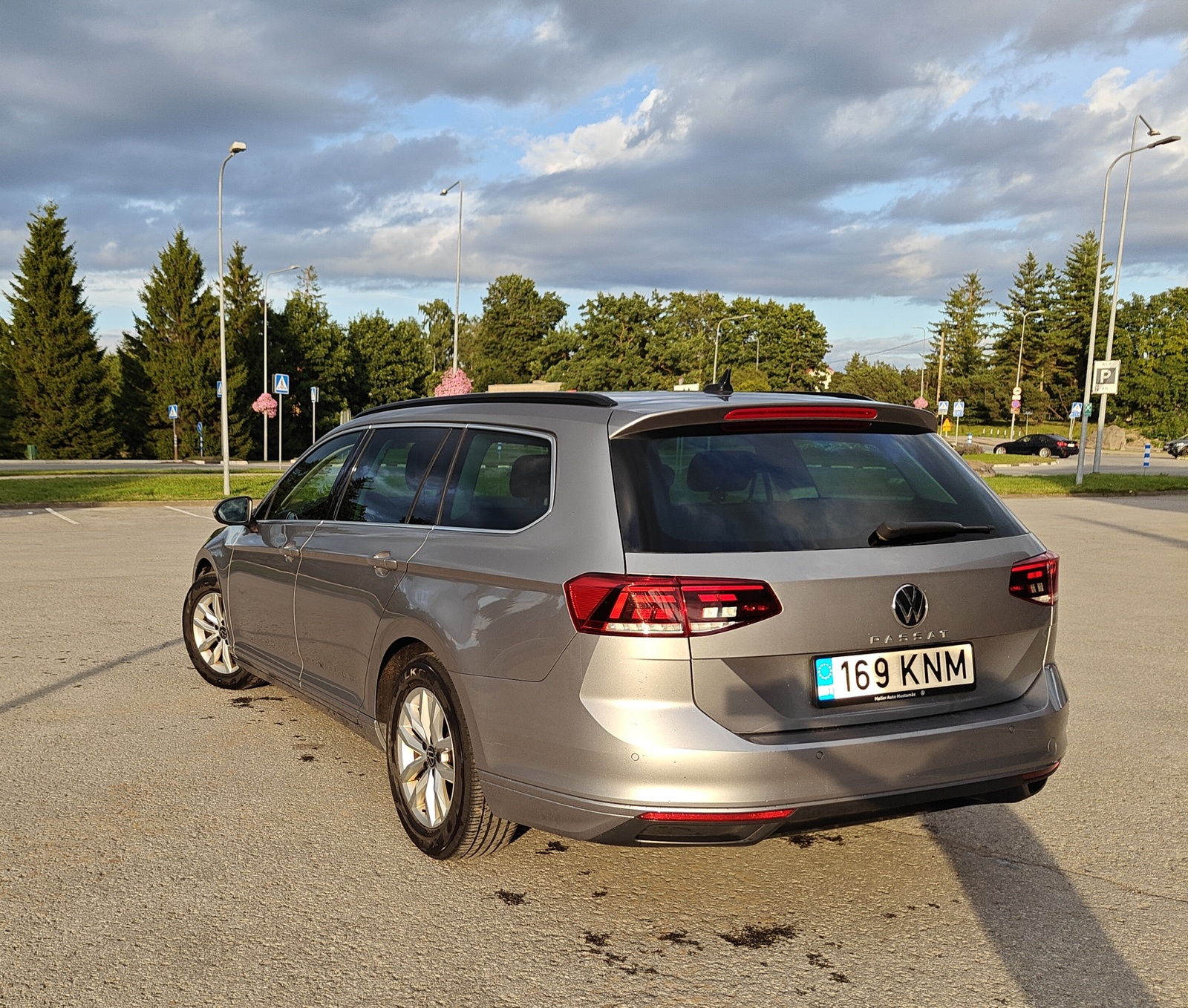 Volkswagen Passat 2021, photo 4/10