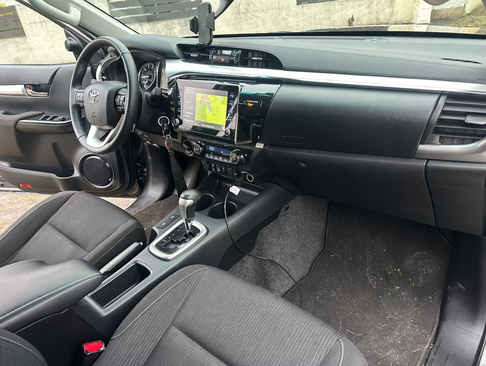 Toyota Hilux 2021, photo 6/10