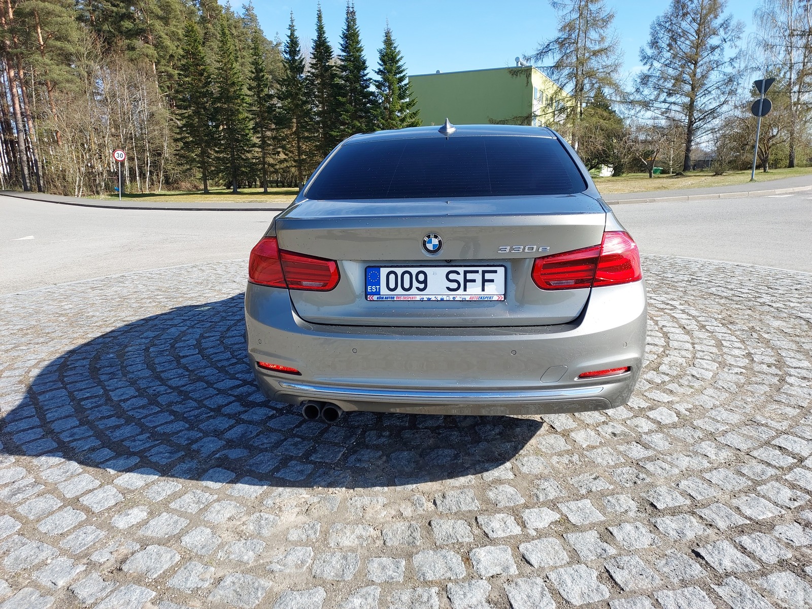 BMW 330 2016, photo 4/11