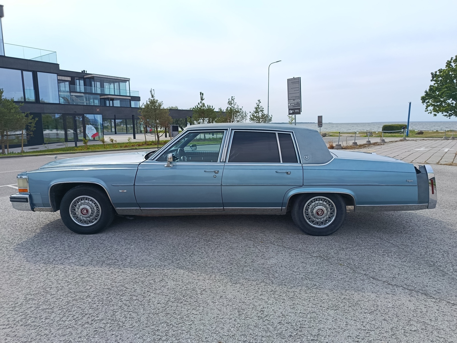 Cadillac Brougham 1986, kuva 6/11