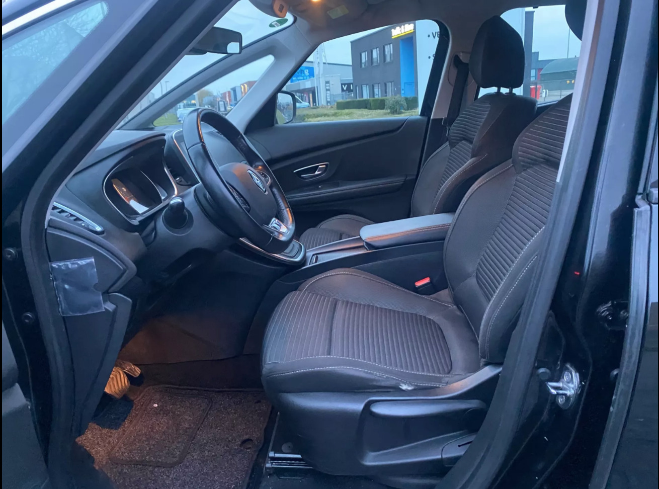 Renault Grand Scenic 2018, photo 8/8