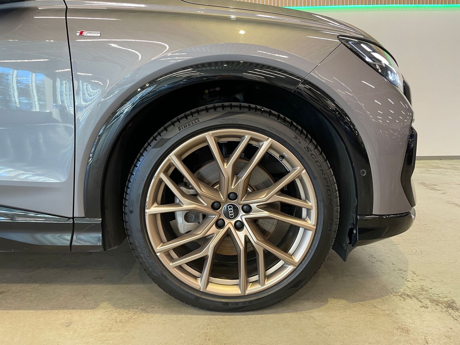 Audi Q4 e-tron 2023, photo 5/10