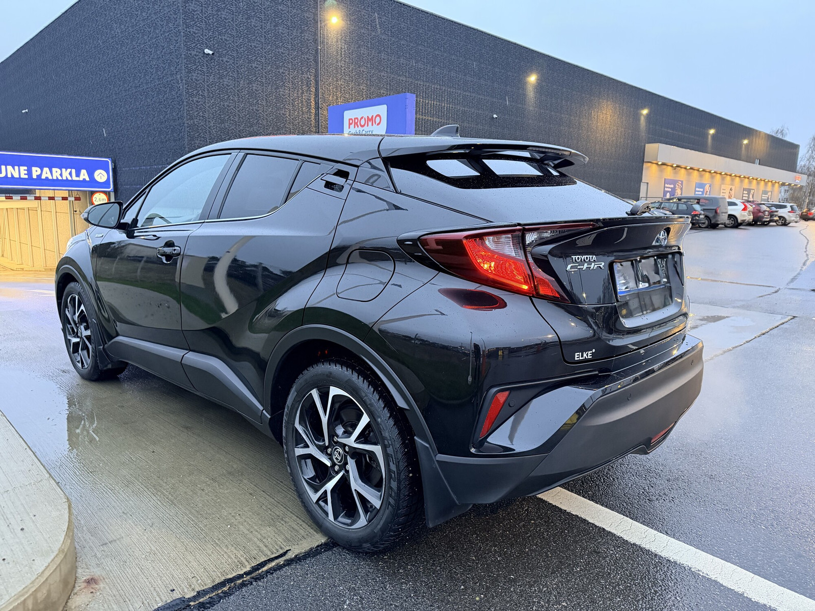 Toyota C-HR 2021, photo 7/16
