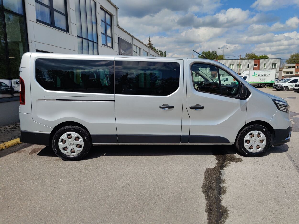 Renault Trafic 2022, photo 2/11