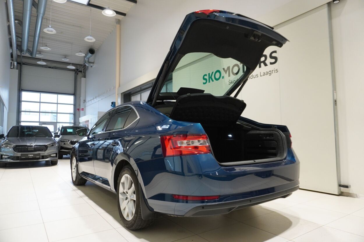 Škoda Superb 2022, photo 6/10