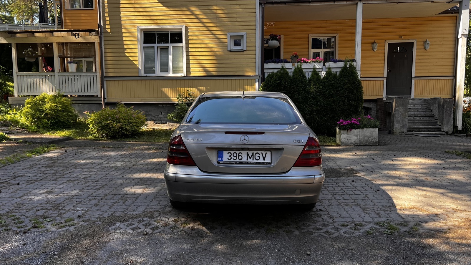 Mercedes-Benz E 220 2004, kuva 2/9
