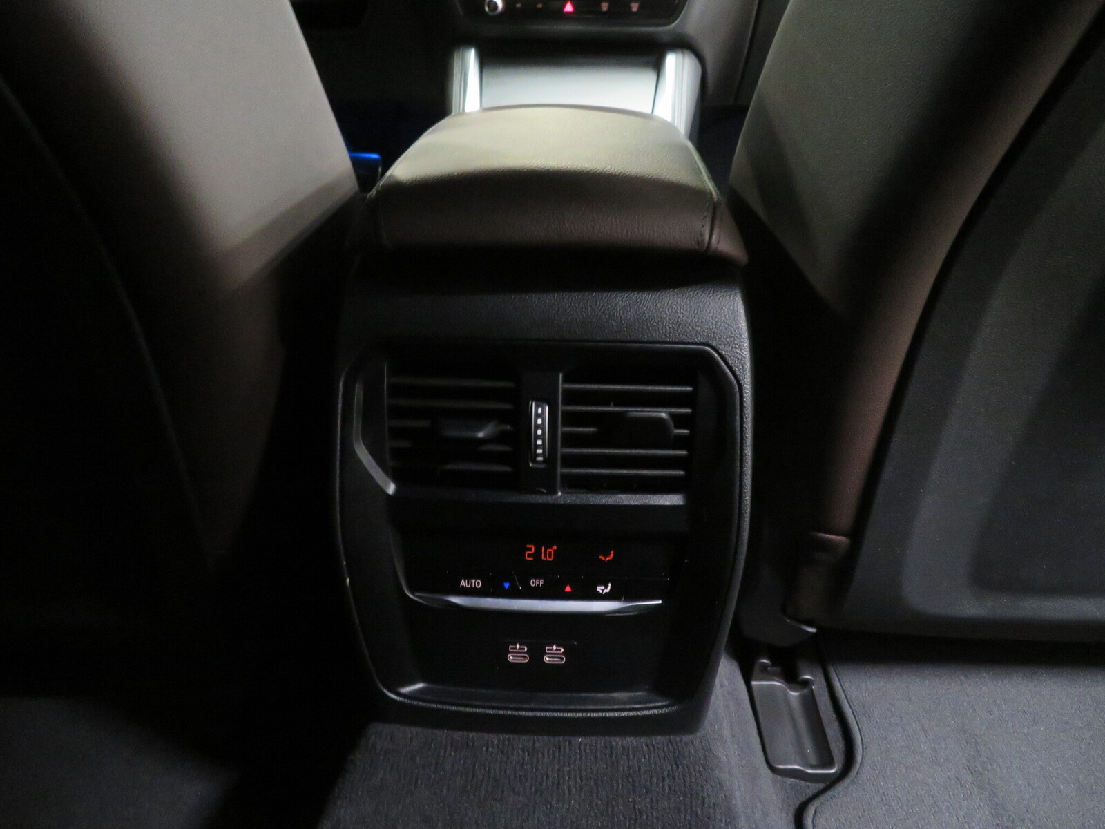 BMW i4 2025, kuva 6/10