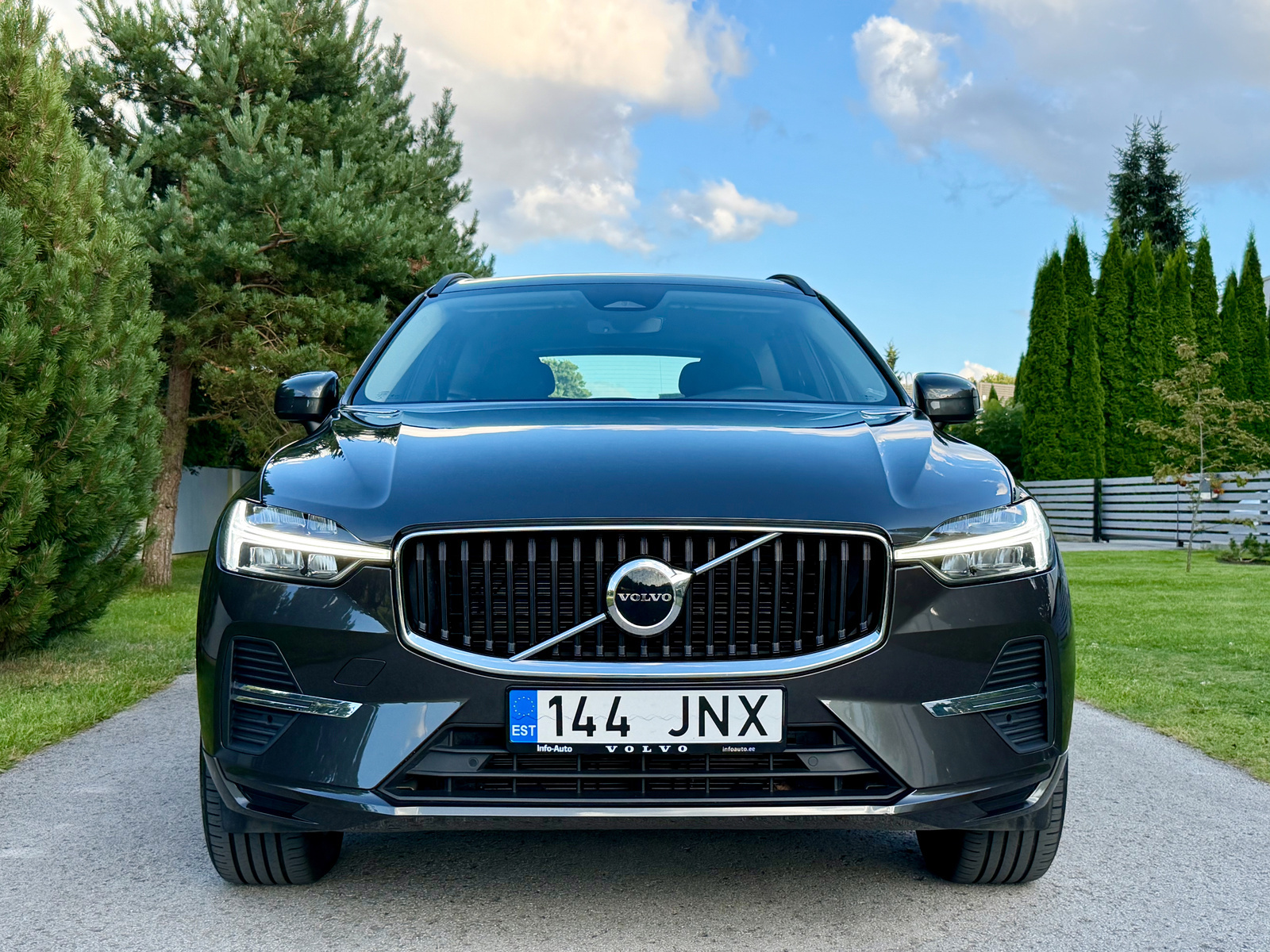 Volvo XC60 2022, photo 4/27
