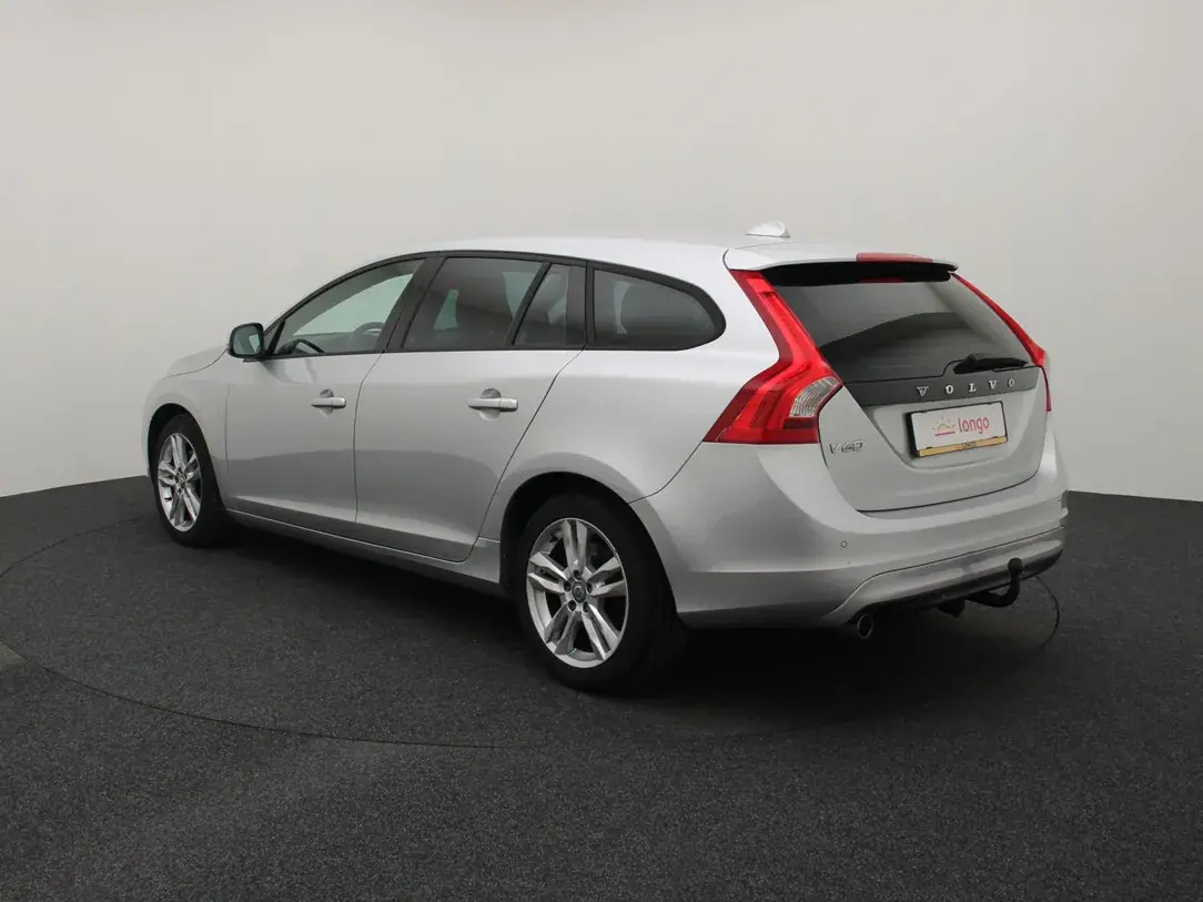 Volvo V60 2017, photo 7/32
