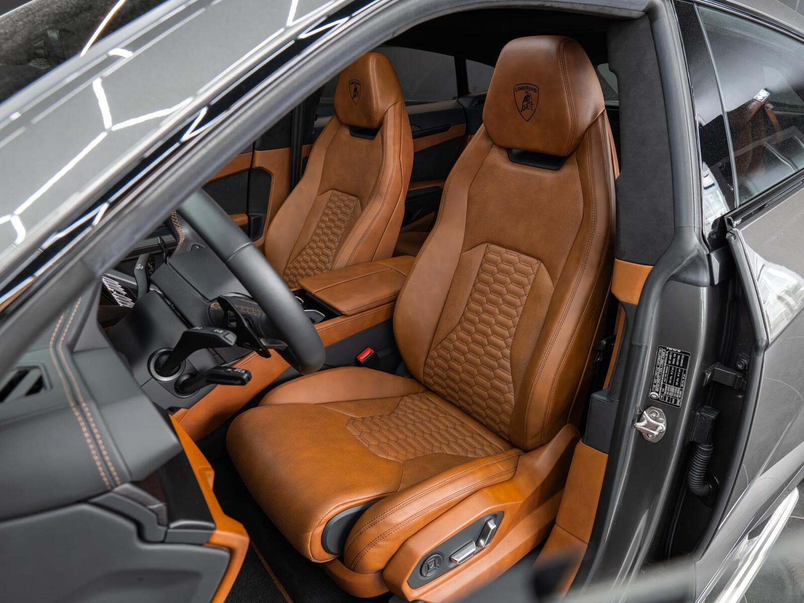 Lamborghini Urus 2021, kuva 6/16