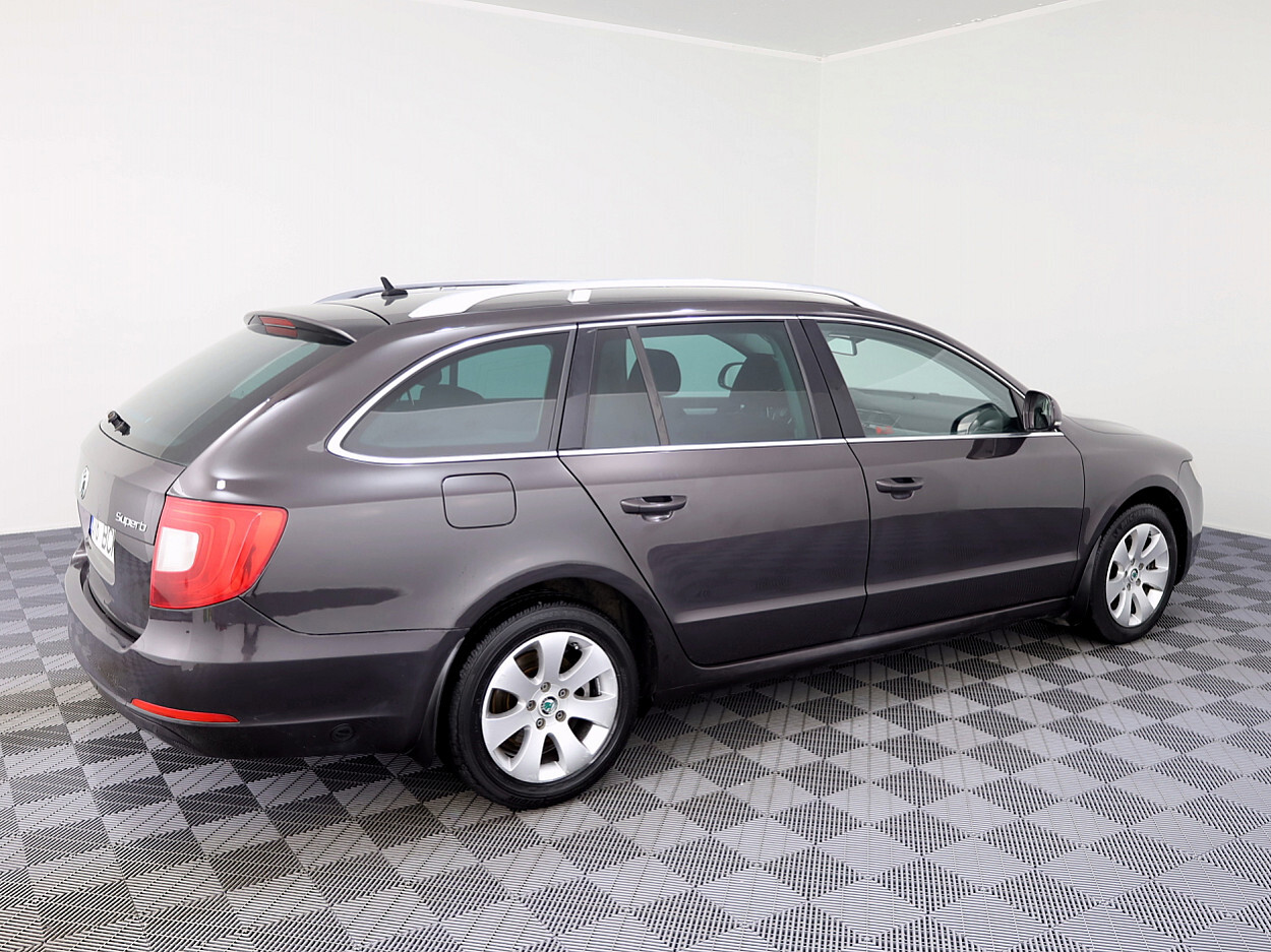 Škoda Superb 2010, photo 3/8