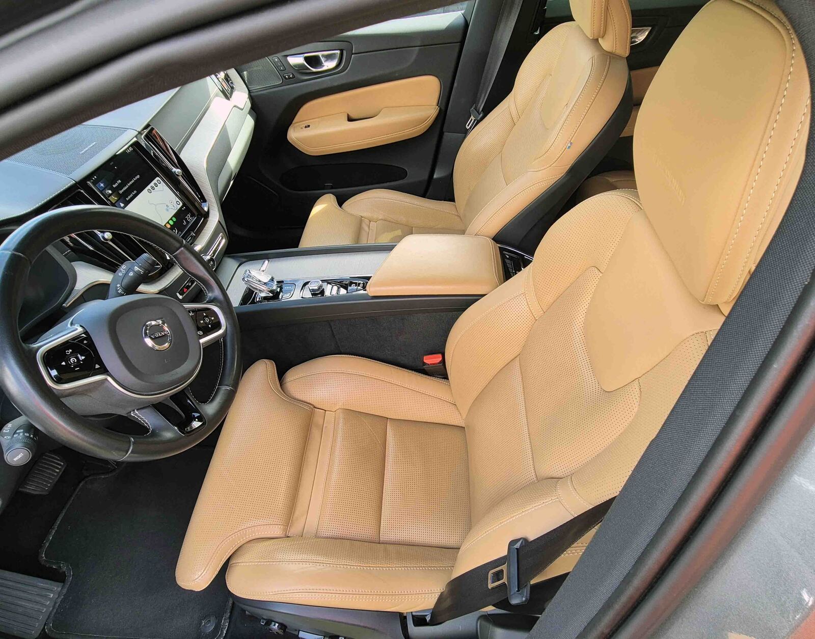 Volvo XC60 2020, photo 7/10