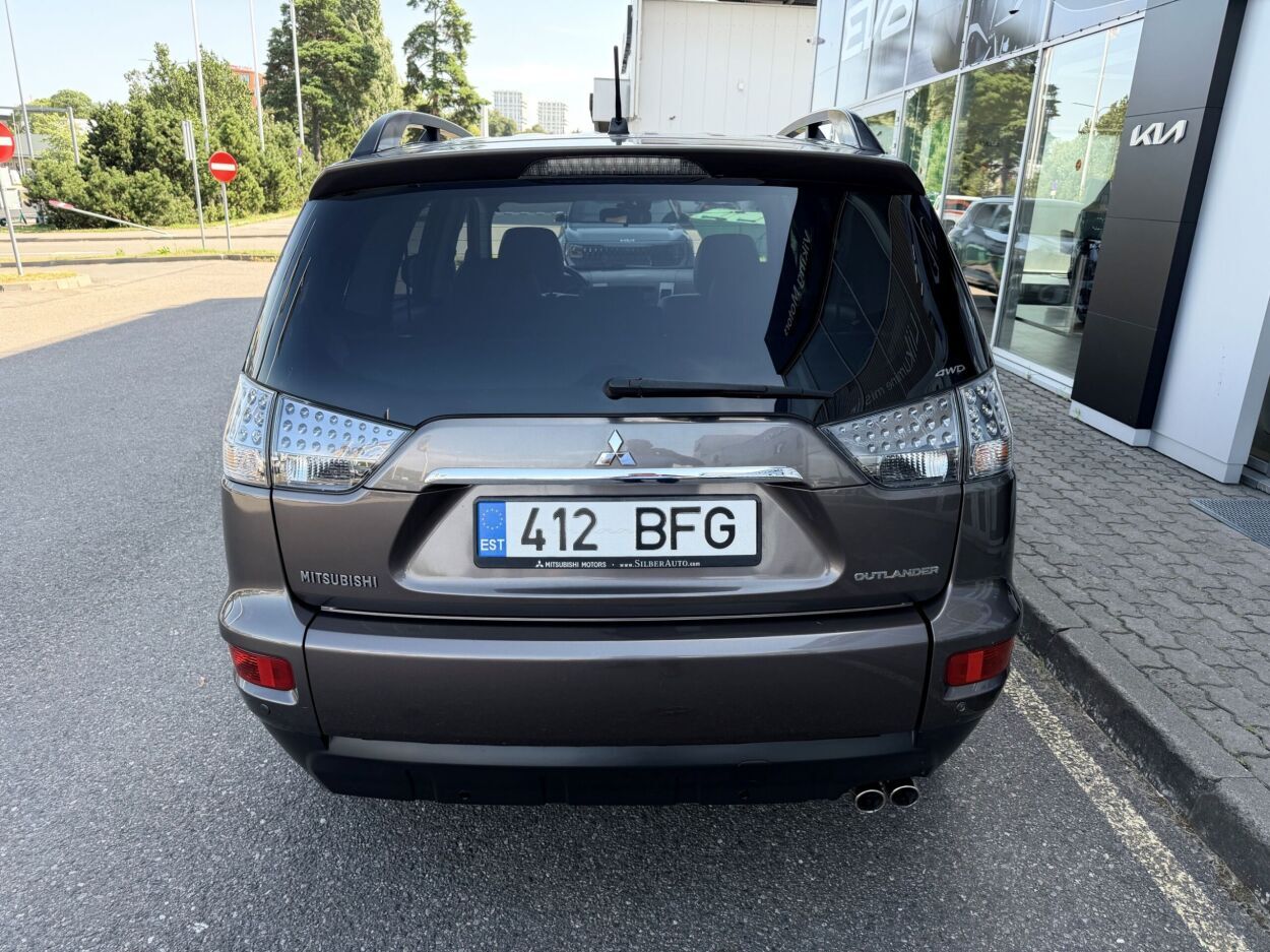 Mitsubishi Outlander Intense 2.2 115kW 2011, kuva 3/8
