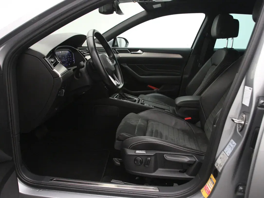 Volkswagen Passat 2023, photo 4/43