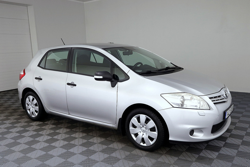 Toyota Auris, 2012, 1.6, 97 kW, бензин, механическая, передний привод