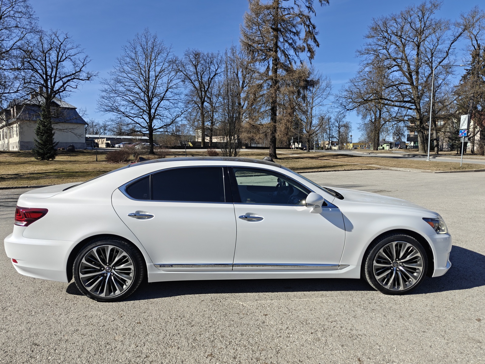 Lexus LS 600 2013, kuva 2/10