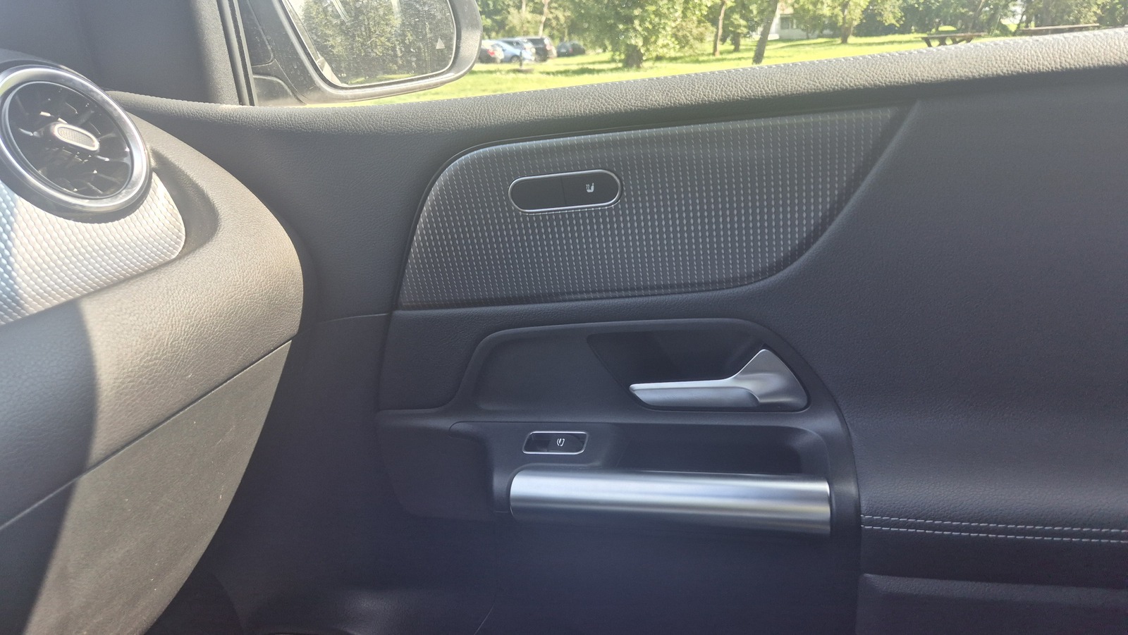 Mercedes-Benz B 180 2020, kuva 7/8
