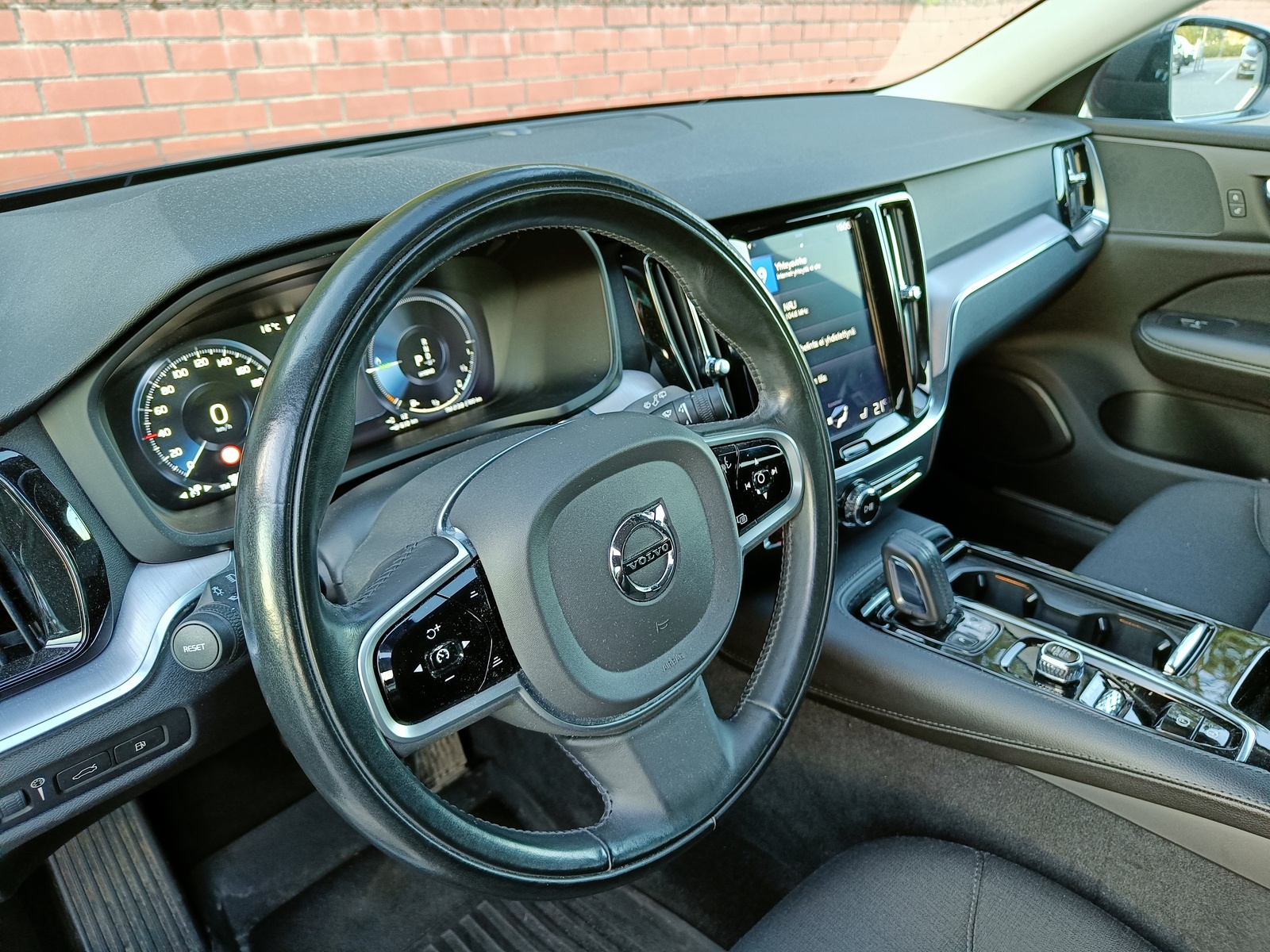 Volvo V60 2020, photo 2/24