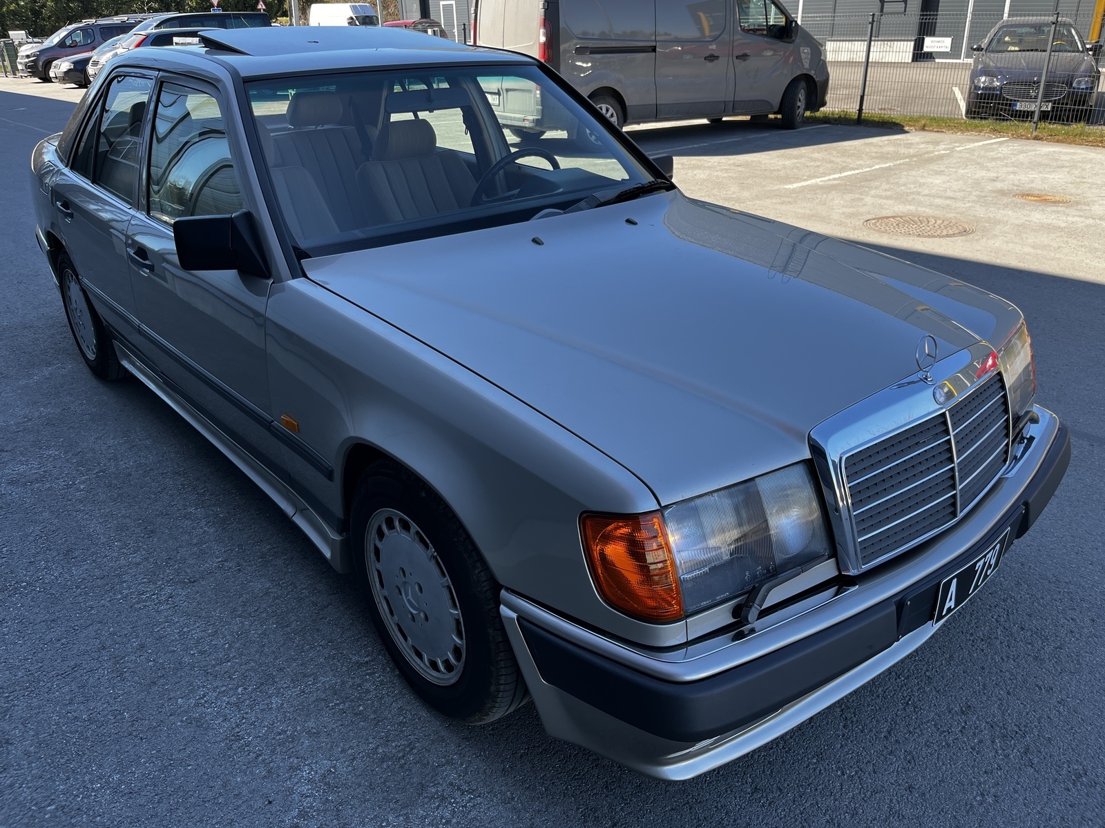 Mercedes-Benz 300 1987, kuva 3/24
