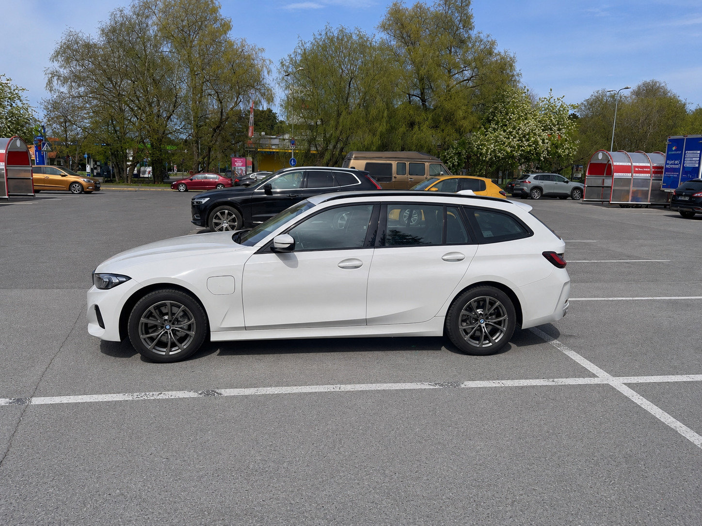 BMW 320 PHEV 2024, photo 3/10